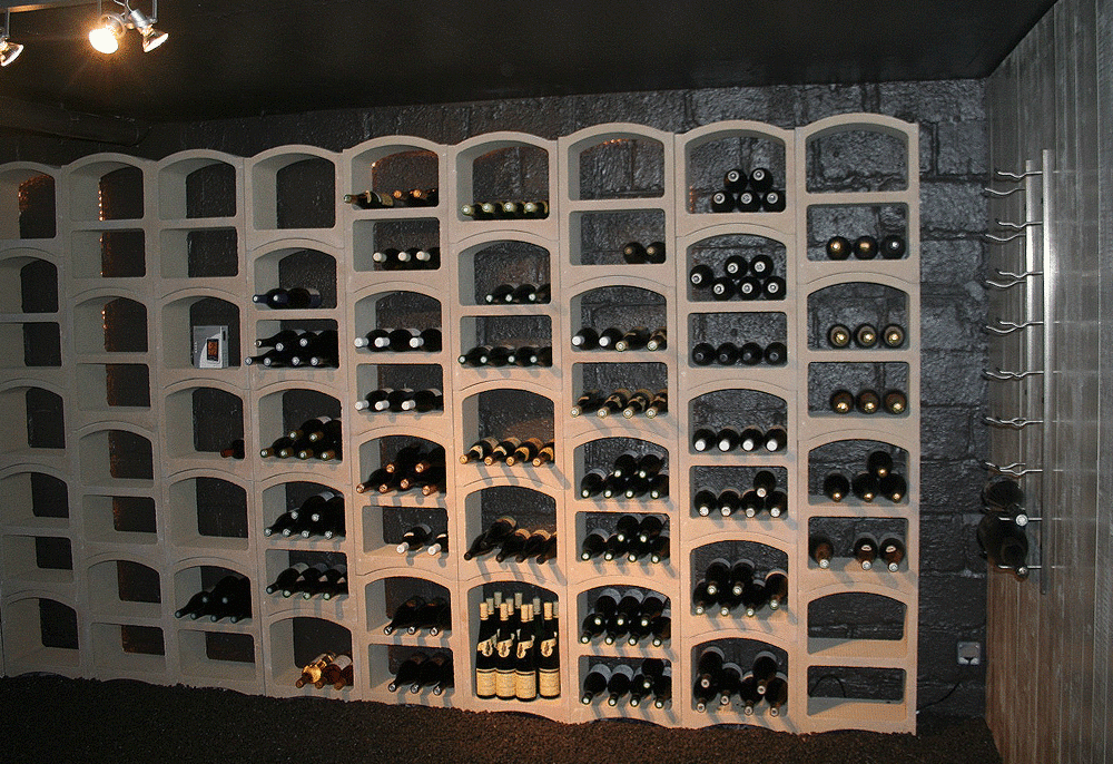 Casier en pierre calcaire d 'une capacité de 23 bouteilles  Casier à  bouteilles pierre blanche Maxi - Le Bloc Cellier